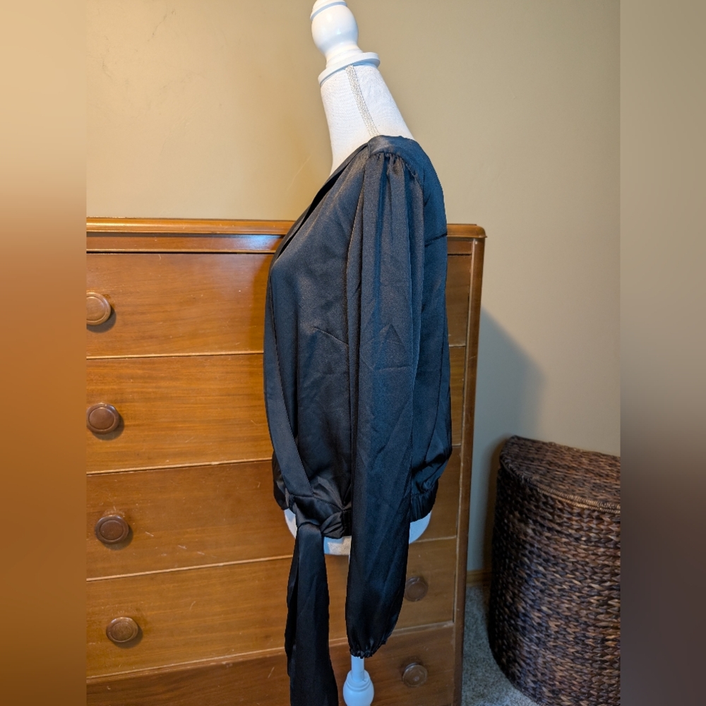Black Satin Side Tie-Front cropped Top XL - Picture 4 of 10